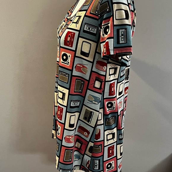 Adorable Retro print t-shirt radio cassette tv print size medium - Picture 4 of 11